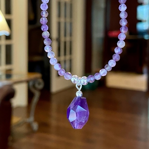 Amethyst nugget & faceted bead necklace + earrings - Picture 5 of 7